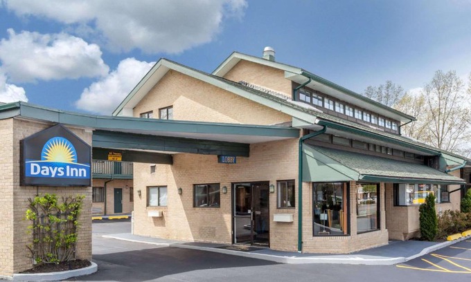 Woodbury Hotel | Days Inn by Wyndham Woodbury Long Island