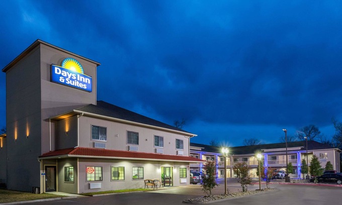 Madisonville Hotel | Days Inn & Suites by Wyndham Madisonville