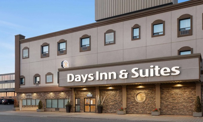 Algoma District Hotel | Days Inn & Suites by Wyndham Sault Ste. Marie ON