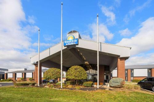 Indianapolis Hotel | Days Inn & Suites by Wyndham Northwest Indianapolis
