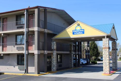 Springfield Hotel | Days Inn & Suites by Wyndham Springfield on I-44