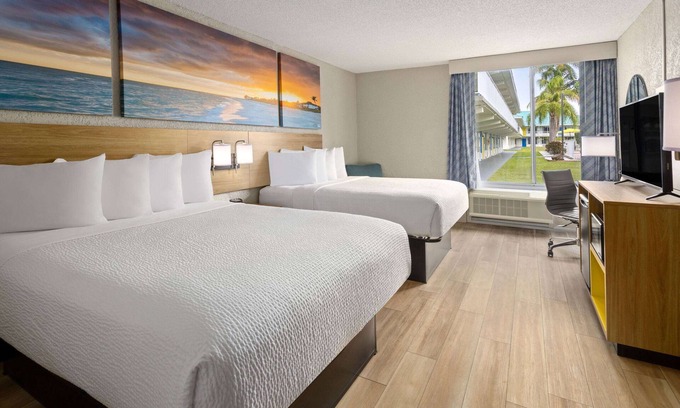 Fort Pierce Hotel | Days Inn & Suites by Wyndham Fort Pierce Midtown