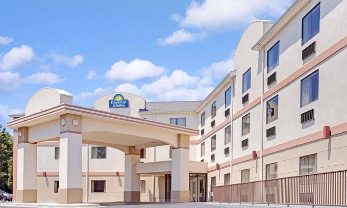 Laurel Hotel | Days Inn & Suites by Wyndham Laurel Near Fort Meade