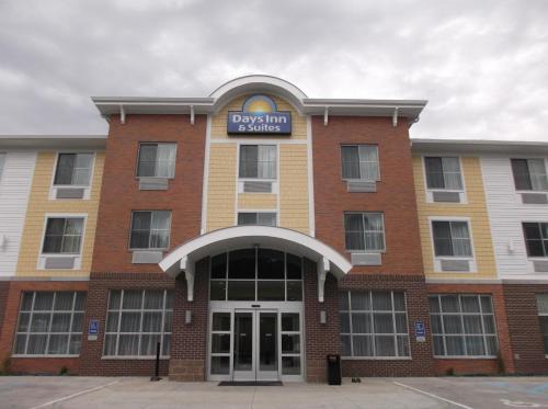 Caldwell Hotel | Days Inn & Suites by Wyndham Caldwell
