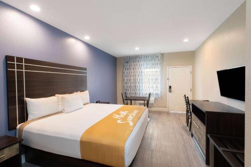 La Porte Hotel | Days Inn & Suites by Wyndham La Porte