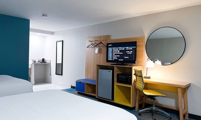 Santa Rosa Hotel | Days Inn & Suites by Wyndham Santa Rosa