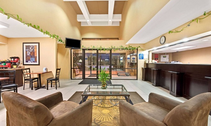DeSoto Hotel | Days Inn & Suites by Wyndham DeSoto