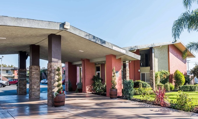 Lodi Hotel | Days Inn & Suites by Wyndham Lodi