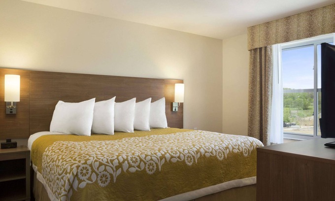 Lafferty Hotel | Days Inn & Suites by Wyndham Belmont