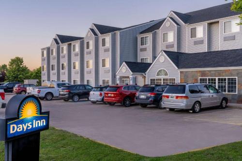 Greeley Hotel | Days Inn & Suites by Wyndham Greeley