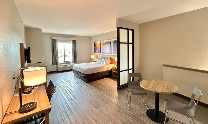 Clodine Hotel | Days Inn & Suites by Wyndham Houston/West Energy Corridor