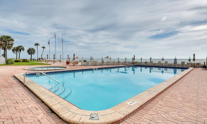 Lenox Park Condo | Daytona Beach Condo w/Ocean-View Balcony!