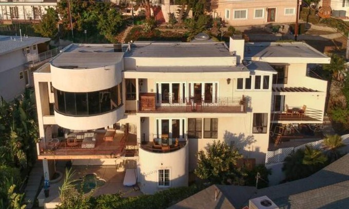 Whittier Villa | Dazzling 3 Story Mansion With Impecable Views