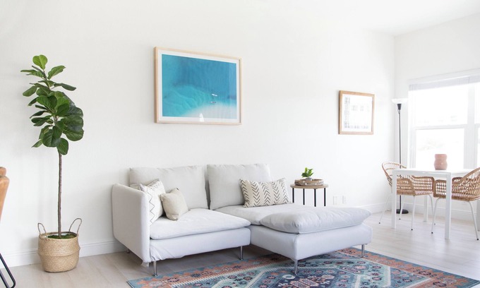 Windsor Park Apartment | Dazzling Apartment Minutes Walk from the Beach and Local Shops