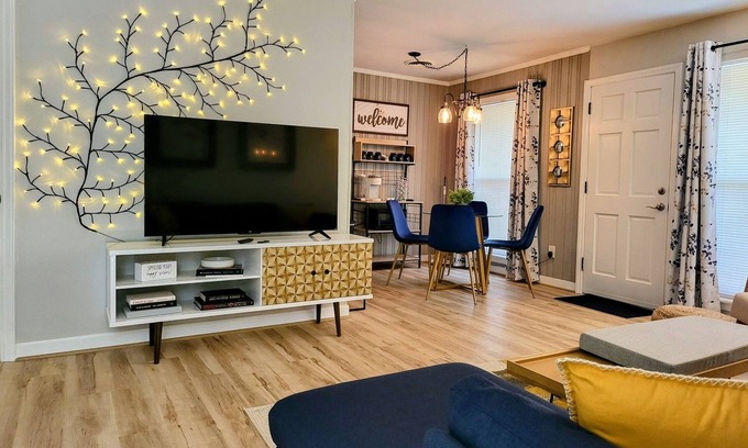 Roanoke Apartment | Dazzling Duplex, Pets, Private Driveway, EV charging!