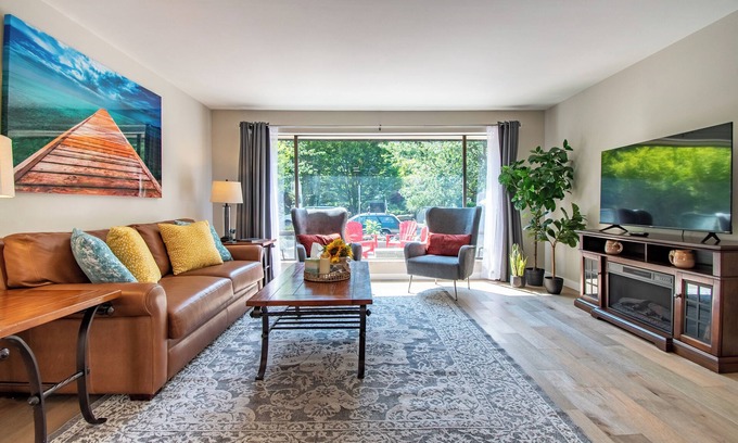 Queen Anne House | Dazzling Home in Queen Anne near Space Needle!
