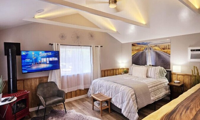 Glenwood Springs Cabin | Dazzling New Remodel+Kitchen #5