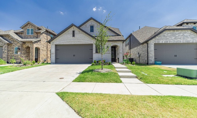 Royse City House | Dazzling Newly Built Modern Home 17 minutes from Rockwall Harbor. Pet Friendly!