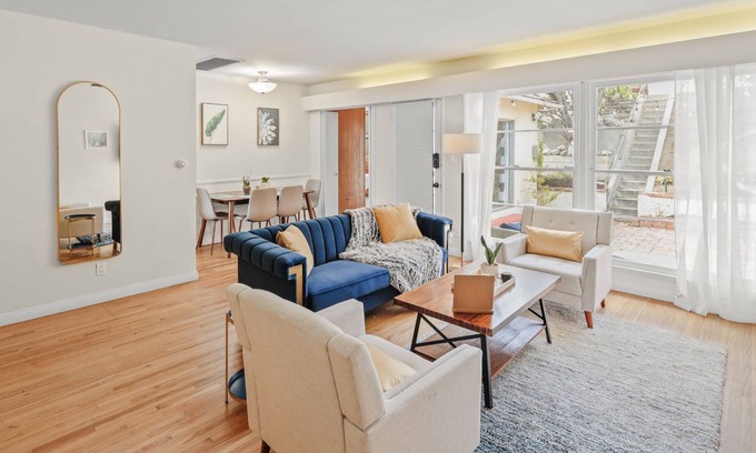 Sunset Park House | Dazzling Westside 4 BR Home | Minutes to the Beach