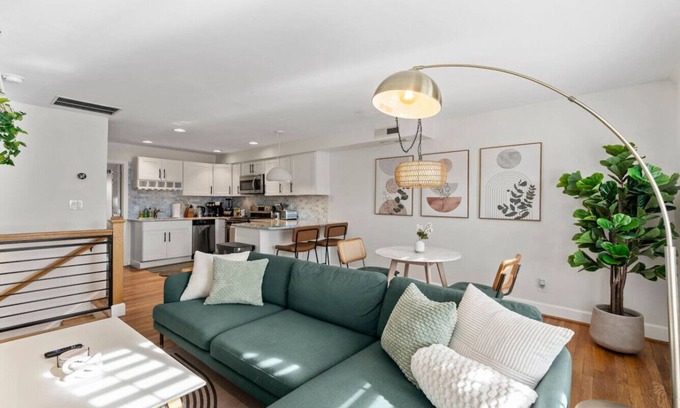 Shaw House | DC Boho Loft | Top Floor & Cozy 1BR/1BA #DCottage