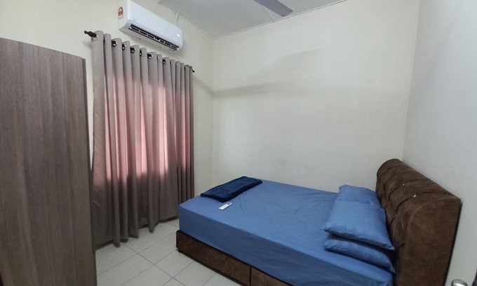 Shah Alam House | DC Garden Homestay 6 with Netflix, WiFi & Private Balcony in Shah Alam