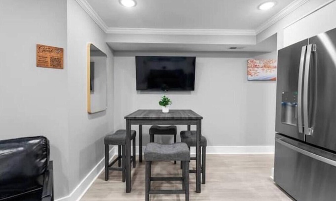 Kingman Park Apartment | DC Urban Retreat+3Bed+Newly Renovated