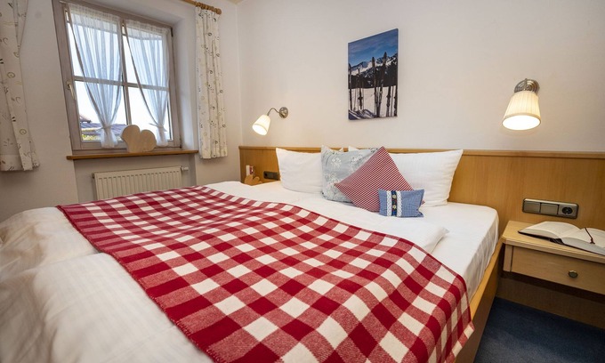 Balderschwang Apartment | Beautiful feel-good apartment Bergwiese 35sqm, south-facing balcony/terrace, Allgäu, dogs allowed