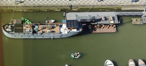 Stadsdriehoek Boat Rental | De Coaster & Aquarium Ponton