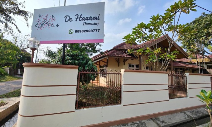 North Cirebon House | De Hanami Homestay Setrayasa