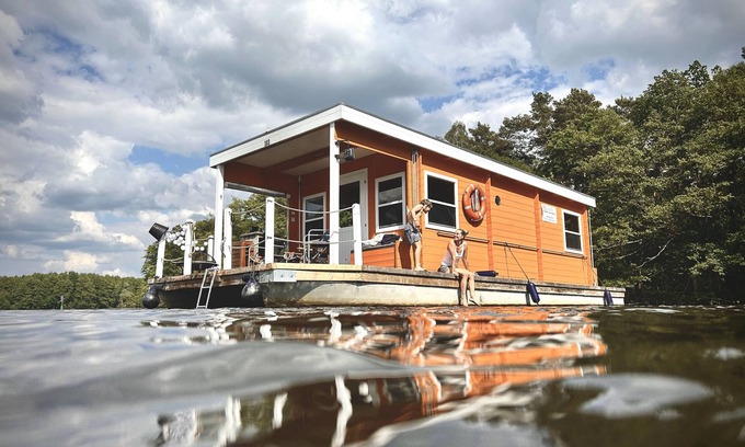 Koenigs Wusterhausen Boat Rental | Houseboat 'BunBo 1060' with Lake View