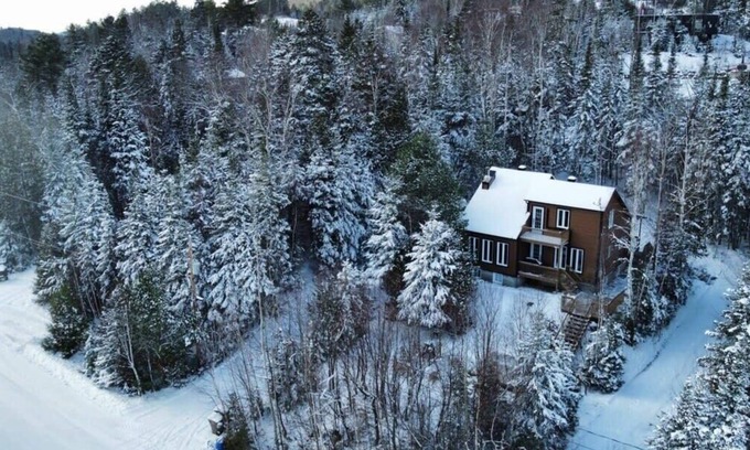 Saint Come Ski Chalet | De la Montagne | spa |ski in ski out | dogfriendly