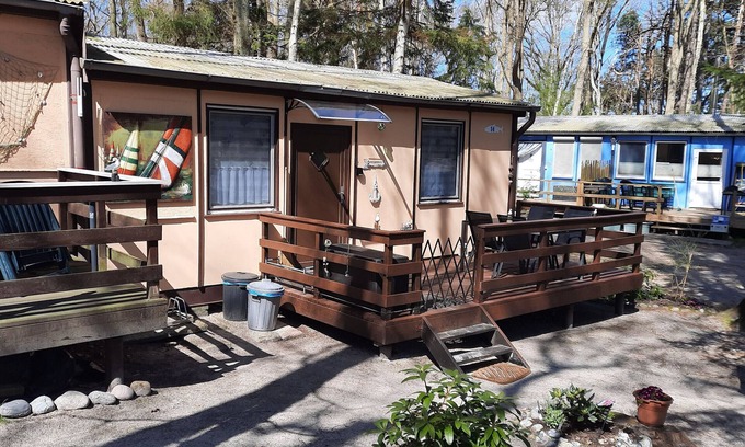 Bakenberg House | Holiday Home 'Ferienhaus Rosi' with Private Terrace, Shared Garden and Wi-Fi
