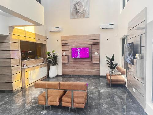 Lagos Hotel | De Rigg Place Embassy