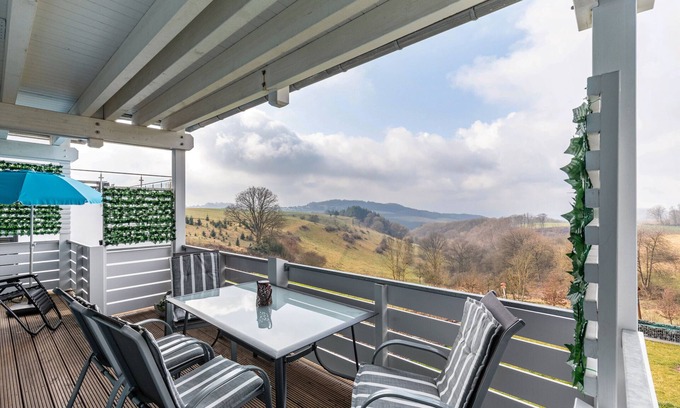 Sankt Katharinen Apartment | Apartment 'Mit Aussicht' with Private Terrace, Shared Garden and Wi-Fi