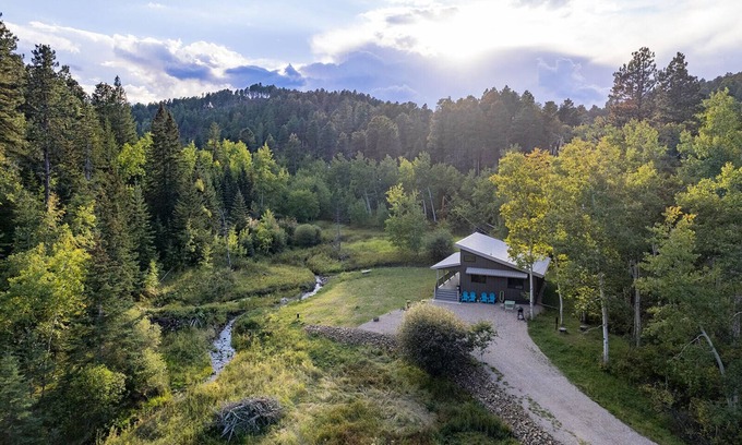 Deadwood Cabin | Deadwood Two Bit Cabin on the Creek