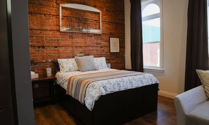 Stratford Apartment | Debonaire Suite: Luxurious - Cozy - Downtown