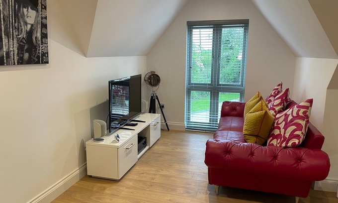 Howlett End Cottage | Debussys Guest House - 2 bed and 2 bathroom, near Saffron Walden