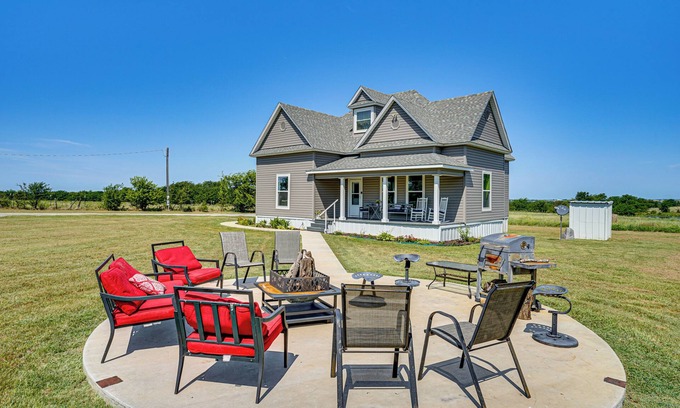 Rosston House | Decatur Farmhouse Getaway w/Deck & Backyard