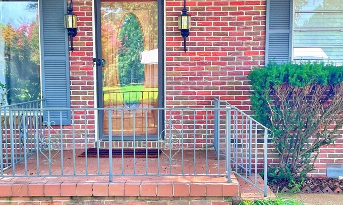 Decatur House | Decatur Home - Chic Comfort, Family & Fun!