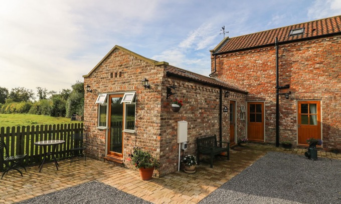 York Cottage | DECCA COTTAGE NIDD GRANGE, romantic, with a garden in York