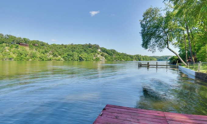 Jones Mills House | Deck, Dock & Resort Amenities: Home in Hot Springs