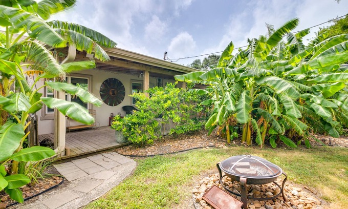 Port Isabel Cottage | Deck, Fire Pit & Grill: Port Isabel Home!