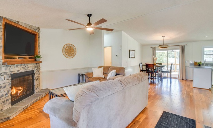 Seneca House | Deck, Grill & Dock Access: Lake Keowee Retreat!