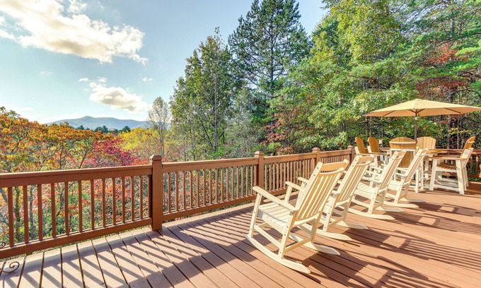 Unaka Cabin | Deck, Grill & Mtn Views: Warne Getaway!