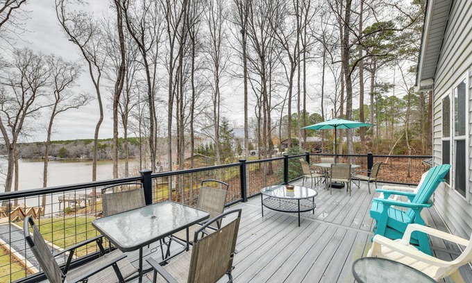 Bracey Apartment | Deck & Lake Gaston Access: Dog-Friendly Getaway