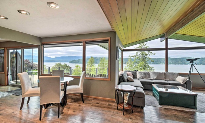 Union House | Deck & Sweeping Views: Family Union Home