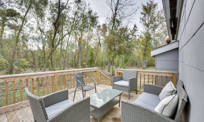 New Sarpy House | Deck, Yard & Outdoor Dining: Destrehan Getaway!