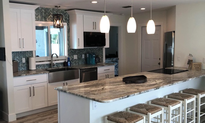 Fort Myers Beach House | Decompress and Revitalize! Lose yourself in Paradise!