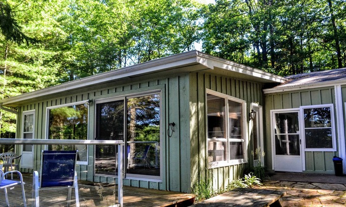 Woodruff House | Decompression Zone: Secluded Retreat on Spider Lake