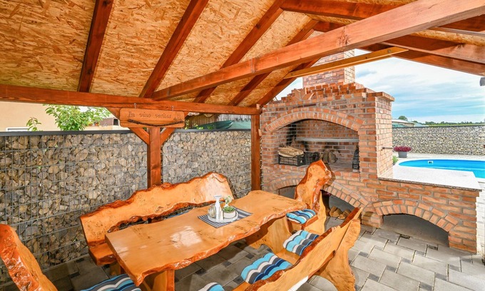 Mali Bukovec House | Decorative vacation home with special flair and swimming pool awaits you!